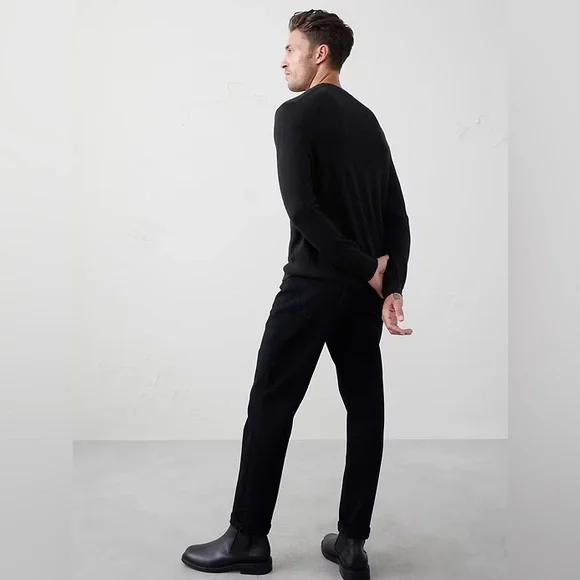 Banana Republic Men's Deep Blue V-Neck Sweater MERINO WOOL Size XL NWT - Picture 2 of 6